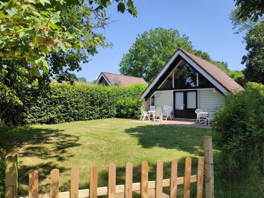 Vrijstaande Recreatiebungalow Met Slaapvide Posterholt Kültér fotó