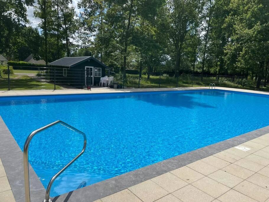 Vrijstaande Recreatiebungalow Met Slaapvide Posterholt Kültér fotó