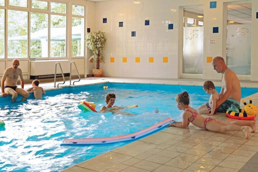 Vrijstaande Recreatiebungalow Met Slaapvide Posterholt Kültér fotó