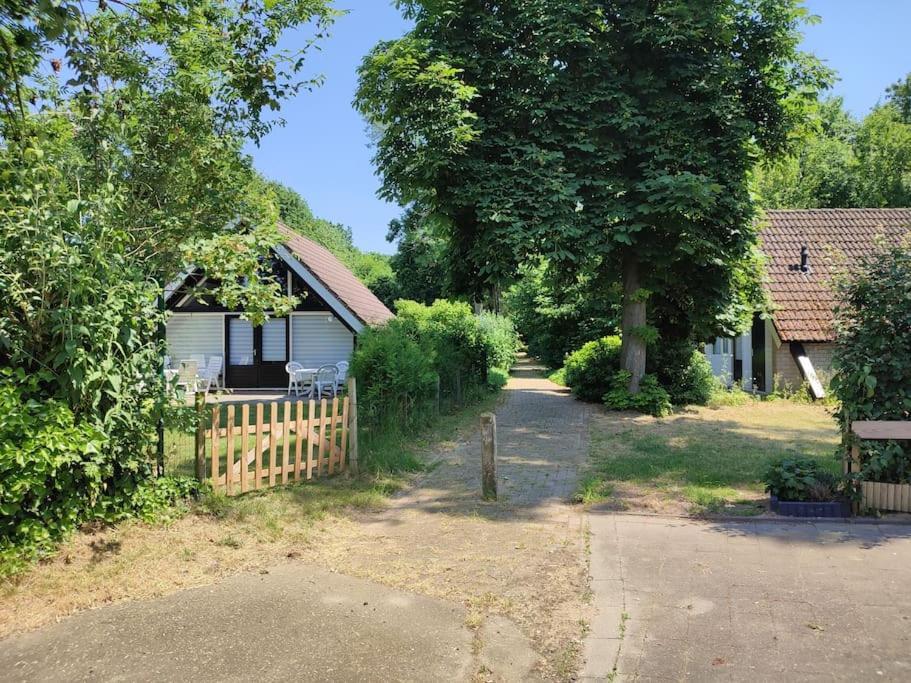 Vrijstaande Recreatiebungalow Met Slaapvide Posterholt Kültér fotó